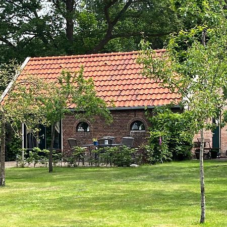 Landelijk Gelegen Huisje Op Erf Veeningen Esterno foto