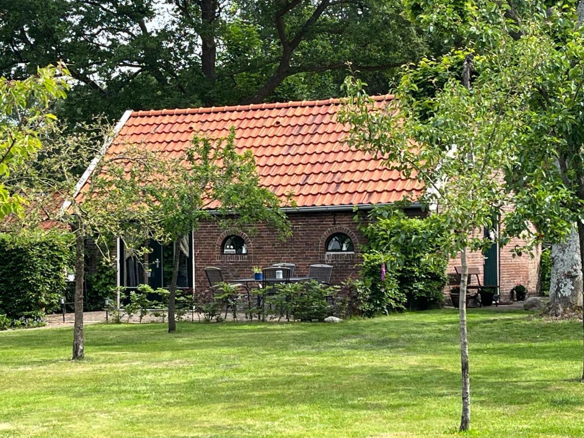 Landelijk Gelegen Huisje Op Erf Veeningen Esterno foto