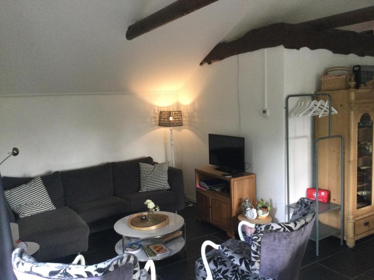 Landelijk Gelegen Huisje Op Erf Veeningen Esterno foto