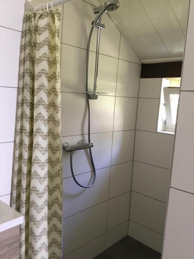 Landelijk Gelegen Huisje Op Erf Veeningen Esterno foto