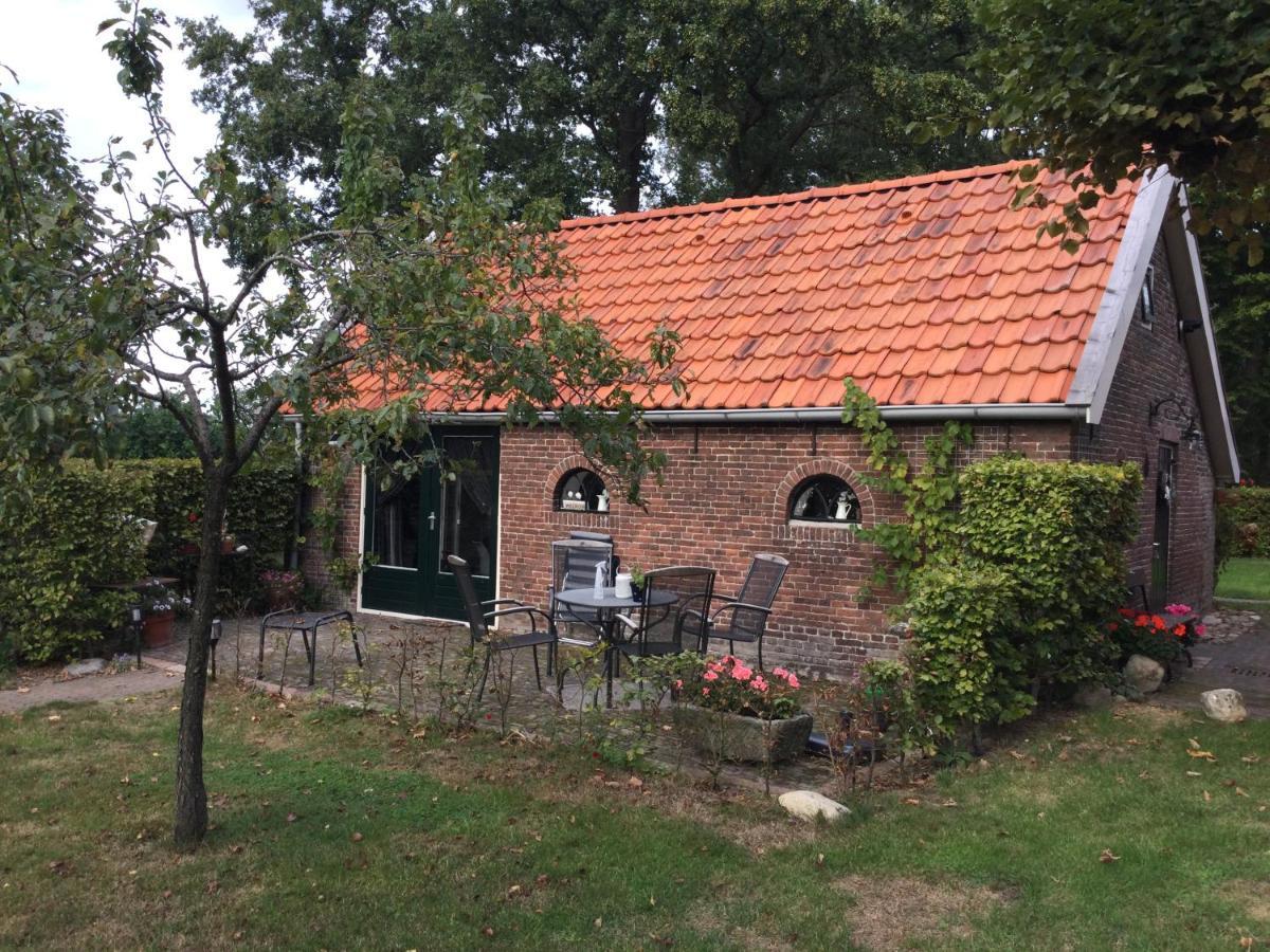 Landelijk Gelegen Huisje Op Erf Veeningen Esterno foto