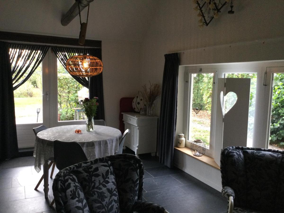 Landelijk Gelegen Huisje Op Erf Veeningen Esterno foto