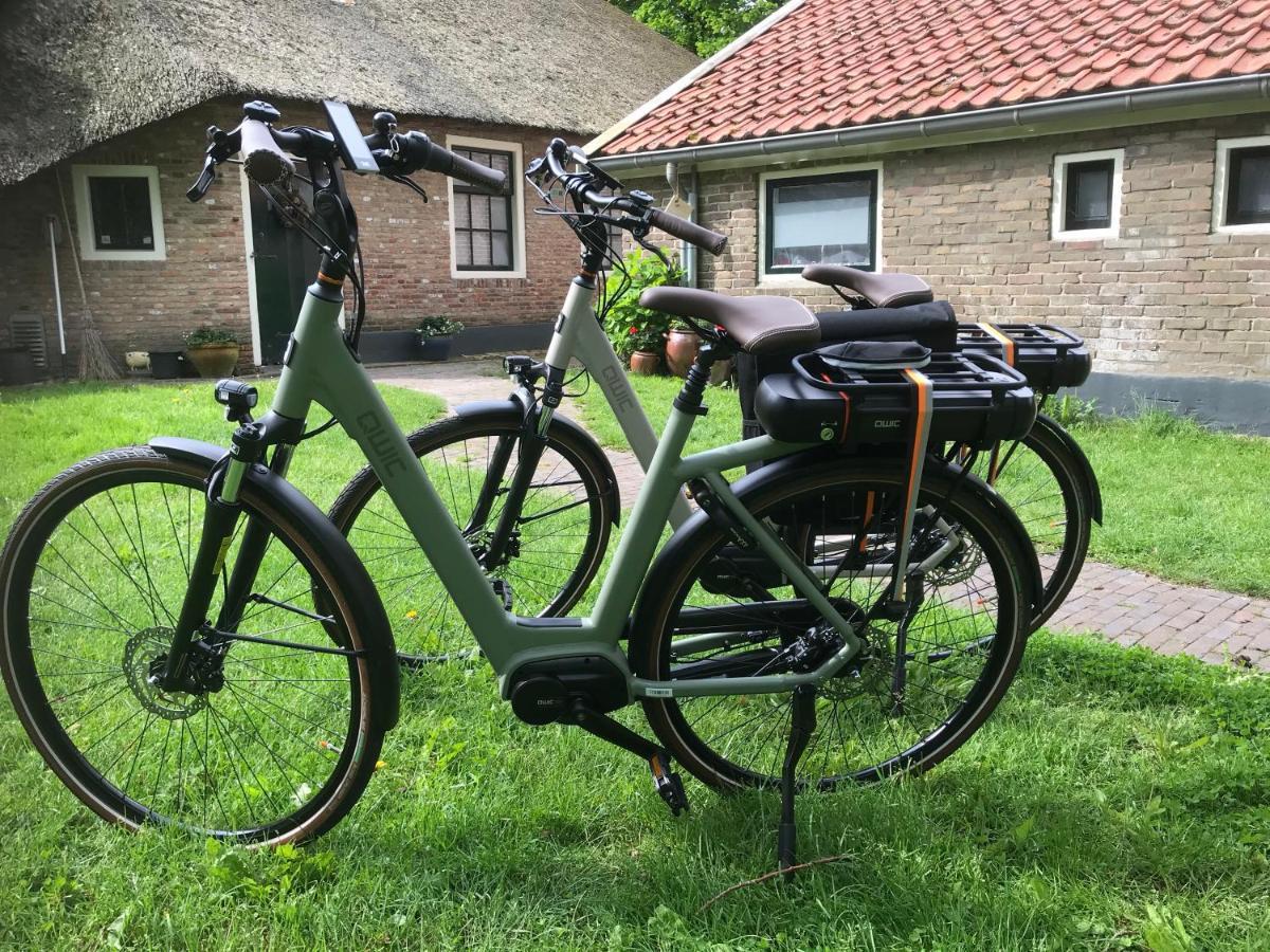 Landelijk Gelegen Huisje Op Erf Veeningen Esterno foto