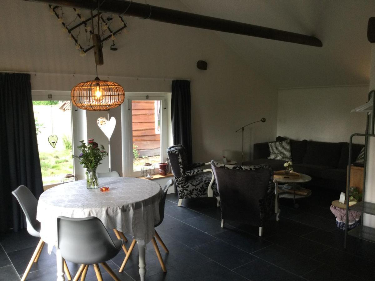 Landelijk Gelegen Huisje Op Erf Veeningen Esterno foto